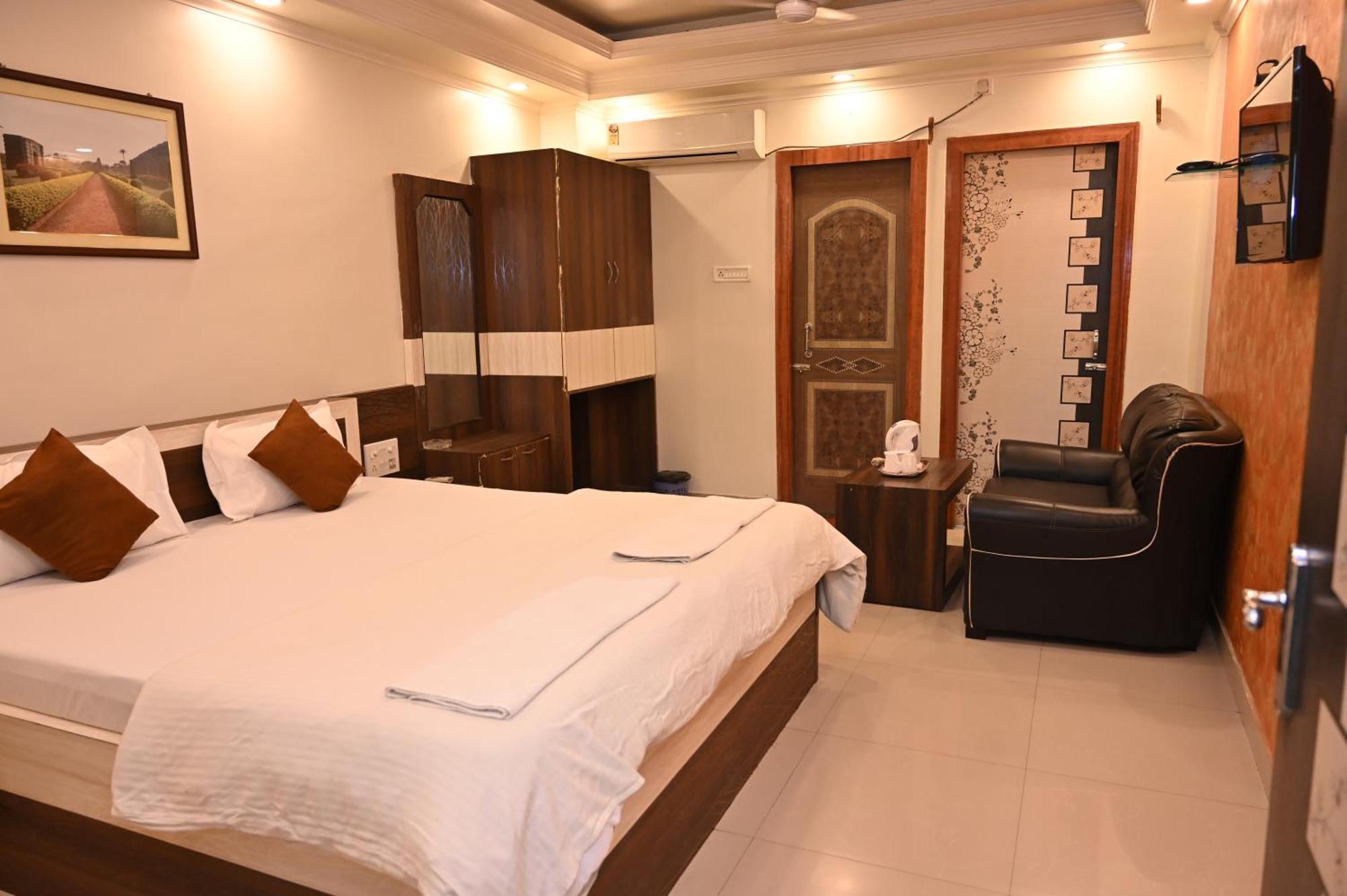 Hotel Gitanjali Māldah Exterior foto
